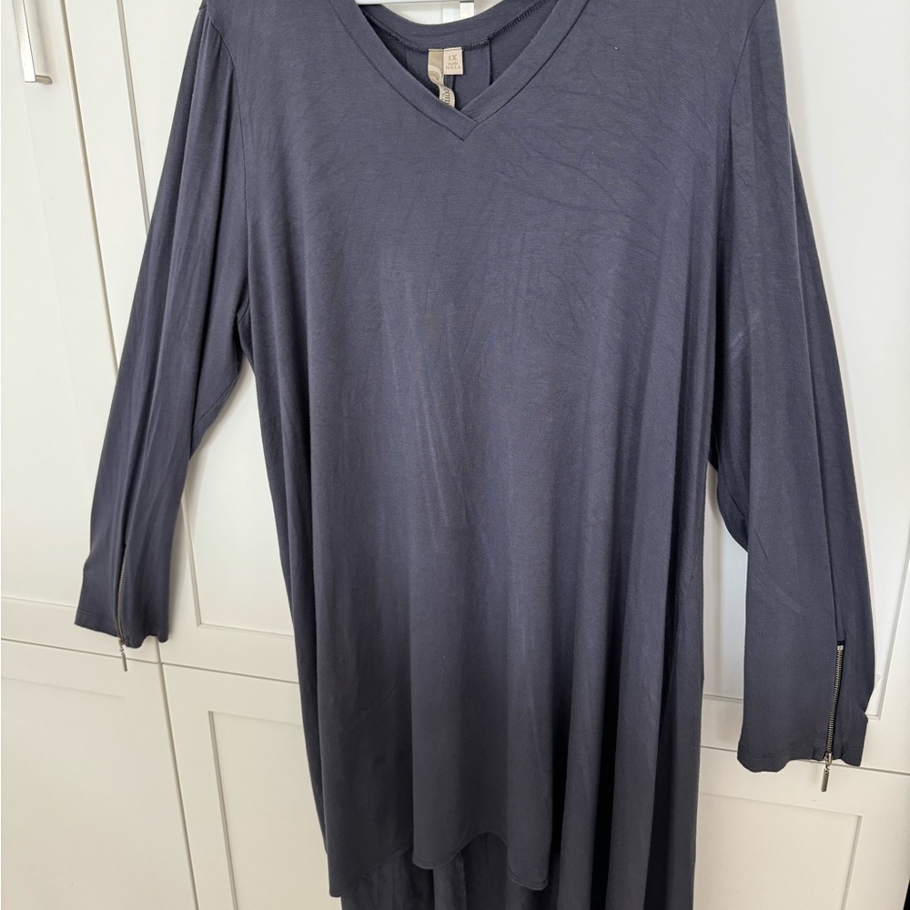 COMFY grey Tunic. V neck long sleeve. Ladies 1X